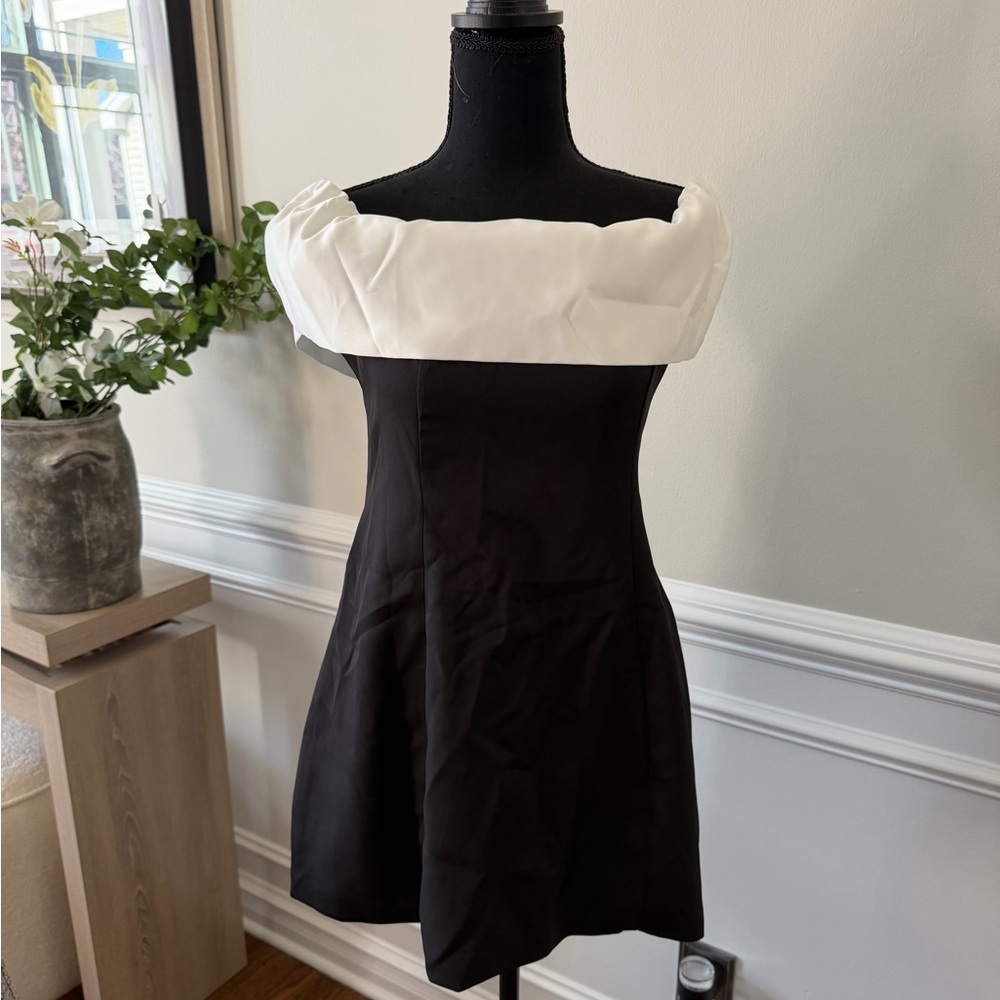 Camille-Lady - Elegant Black and White Off-Shoulder Mini Dress